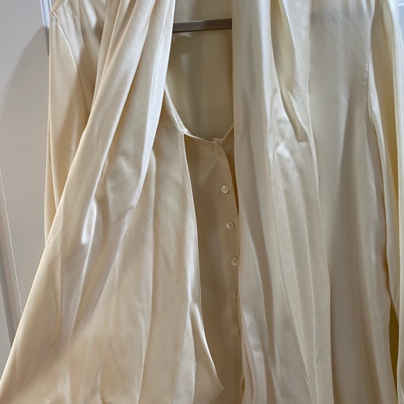 Anne Klein Cream Blouse Relaxed Fit Long Sleeves - Picture 2 of 6